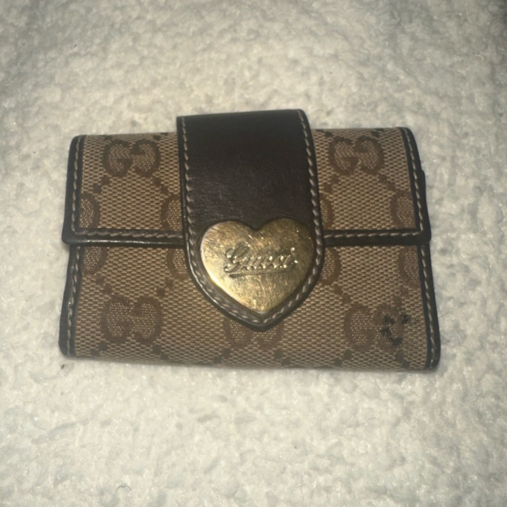 Gucci  Heart Key Holder 🤎